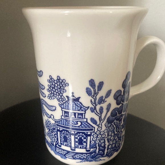 5 Blue Willow mugs by Churchill (Georgian Shape) - Picture 1 of 4